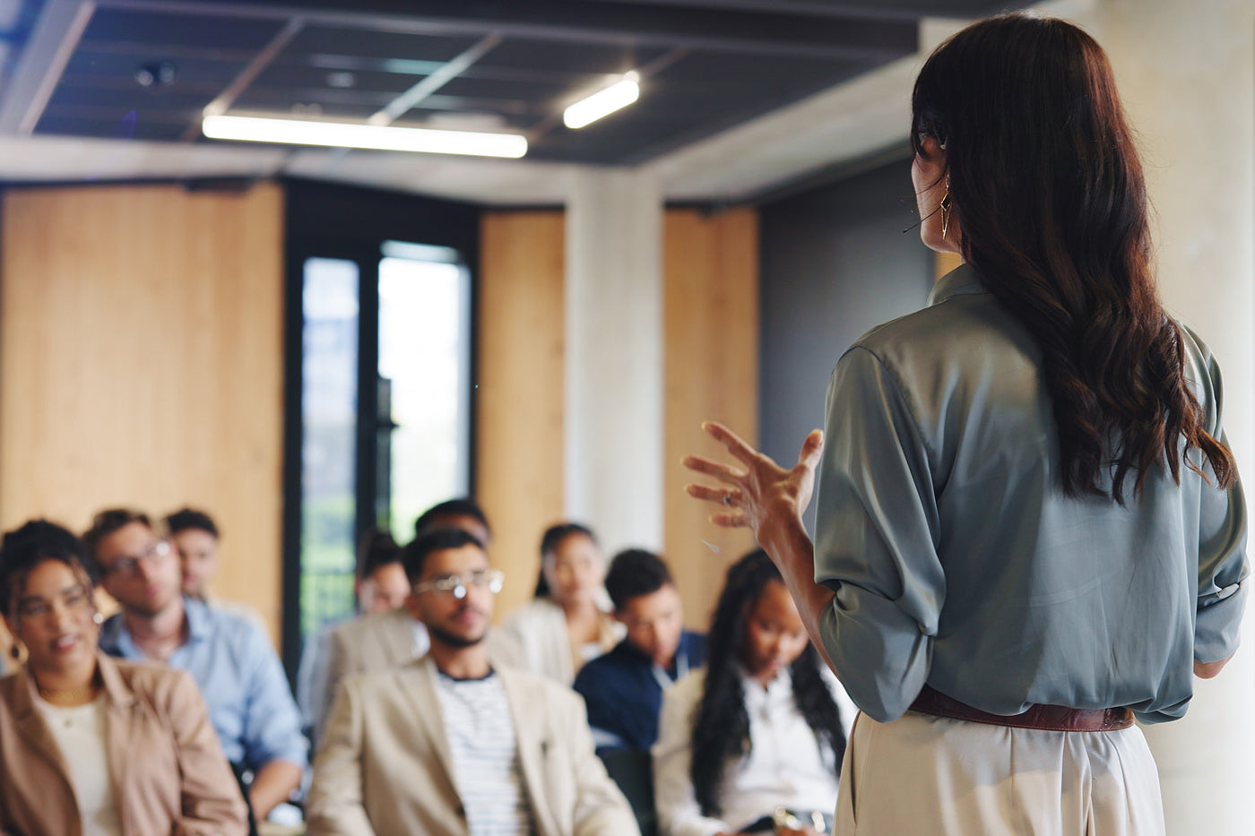 woman wondering what happens in her brain during public speaking