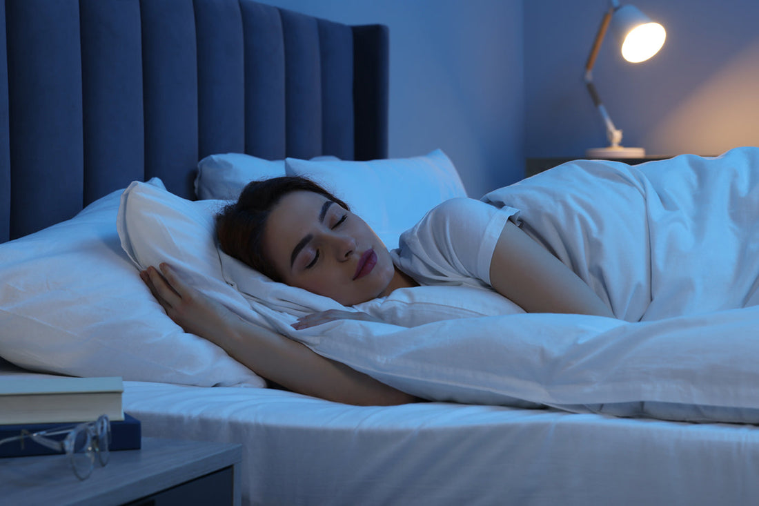 woman sleeping to experience the science behind dreams