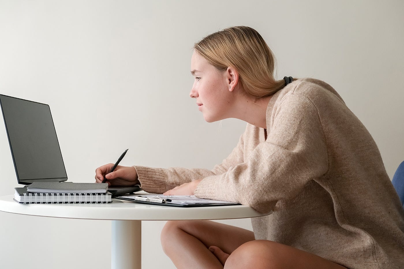 Here Are Some of the Best Ways to Prevent Tech Neck