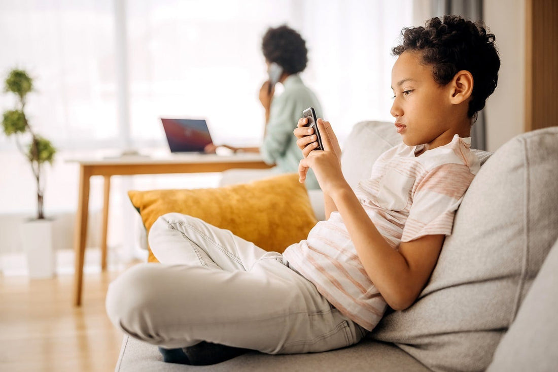 How to Use Social Media Without Harming Your Brain