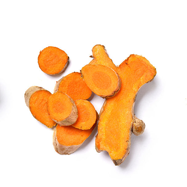 Fresh turmeric roots and turmeric slices